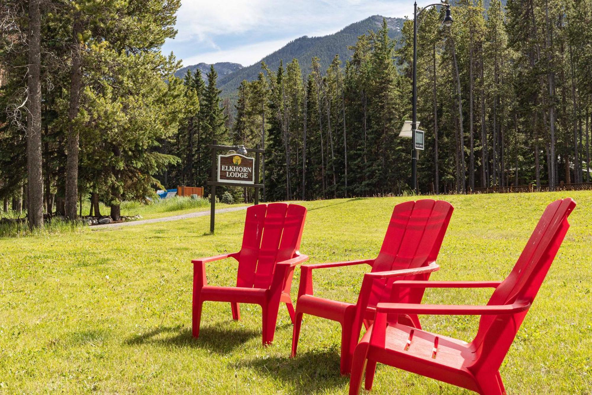 Elkhorn Lodge Vacation Rentals 班夫 外观 照片