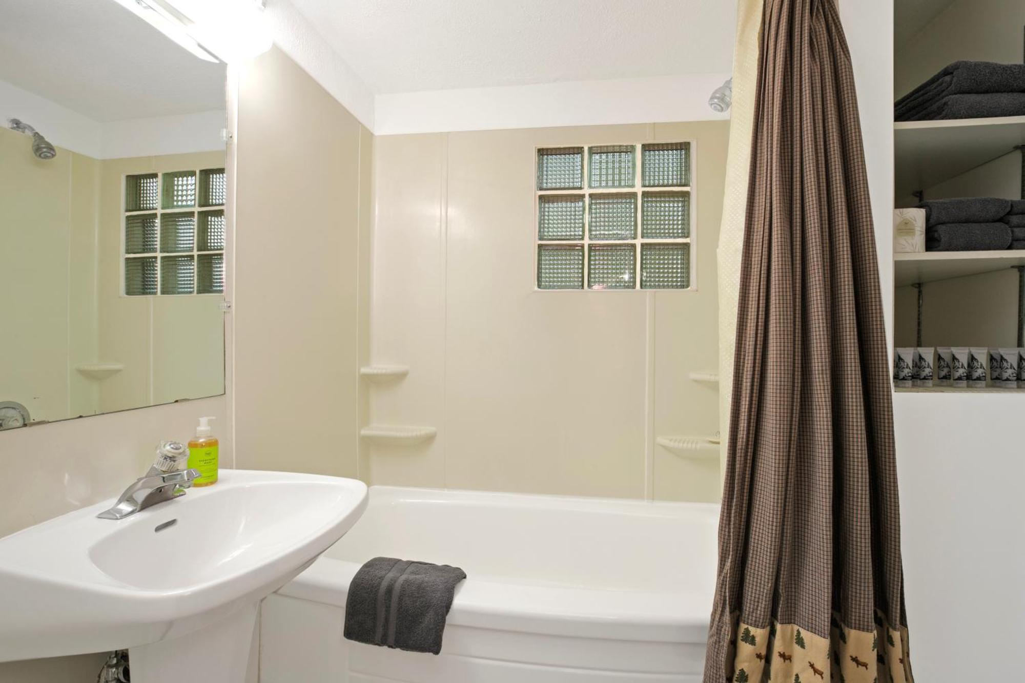 Elkhorn Lodge Vacation Rentals 班夫 外观 照片